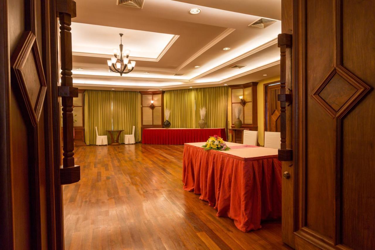 Prince Angkor Hotel & Spa Siem Reap Exteriör bild