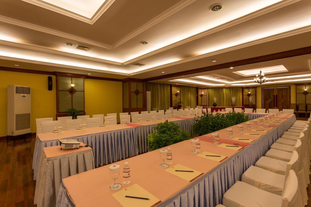 Prince Angkor Hotel & Spa Siem Reap Exteriör bild